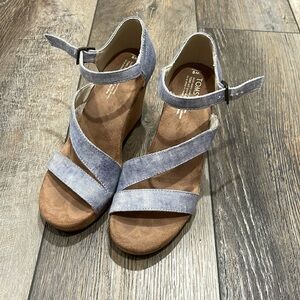 Toms Wedge Sandals, beautiful chambray color, size 9